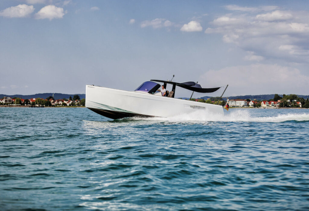 Bild einer Yacht im Bodensee