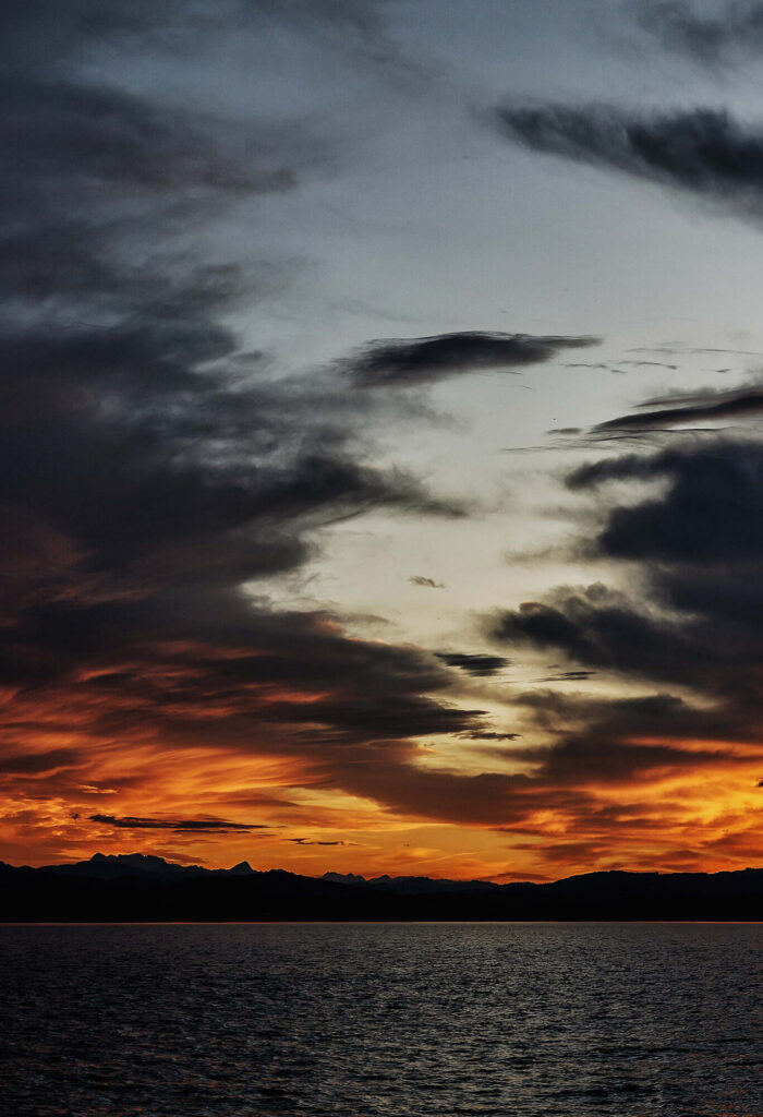 Bild vom Bodensee in der Abenddämmerung