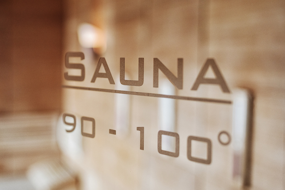 Sauna with temperatures of 90 to 100 degrees for intensive relaxation
